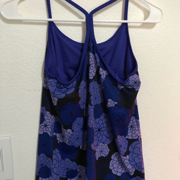 Bundle of exercise tanks - Picture 8 of 8